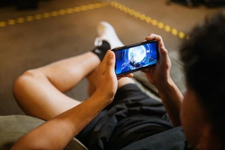 3 Essential Tips for Optimizing Your Mobile Device for Online Gaming
